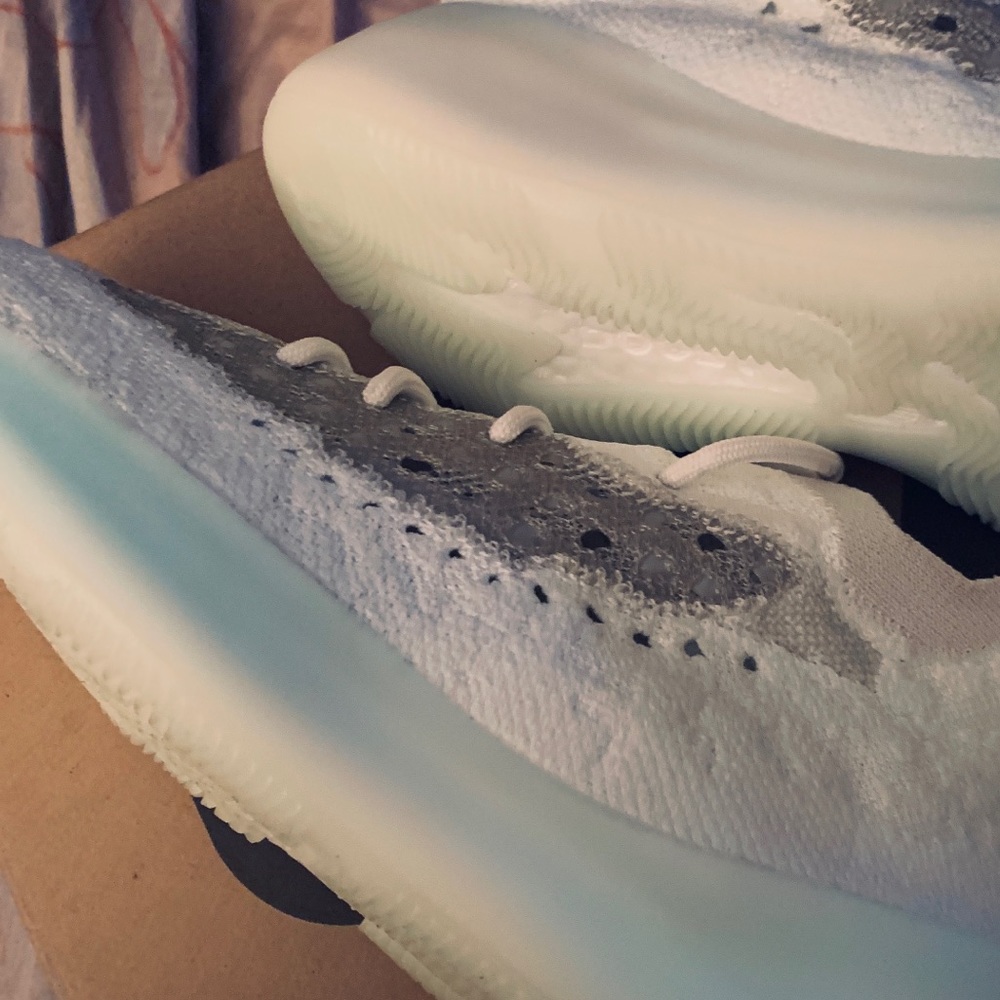 YEEZY 380 6.5 GLO LIMITED GLO… - Picture 2 of 15
